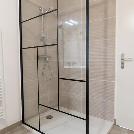 Apartman Neuf, Parking Et